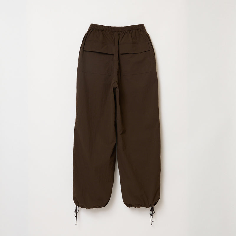 The shishikui パラシュートパンツ　ベージュM 定価28,050 THE SHISHIKUI シシクイ パラシュートパンツ - メルカリ