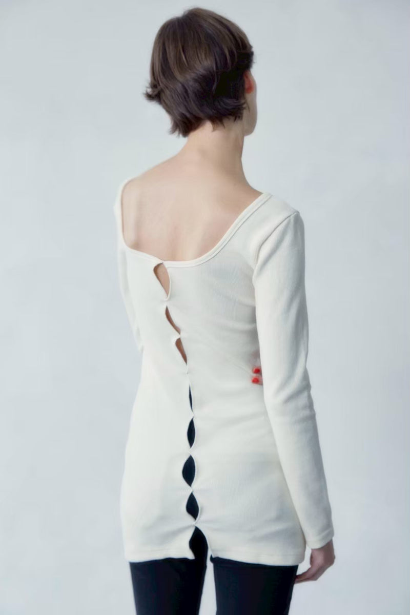 holed top b / D.BROWN